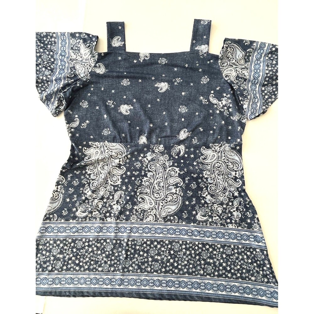 Avenue Women Top Size 14/16 Blue Cut out Shoulders Paisley On Trend Coastal